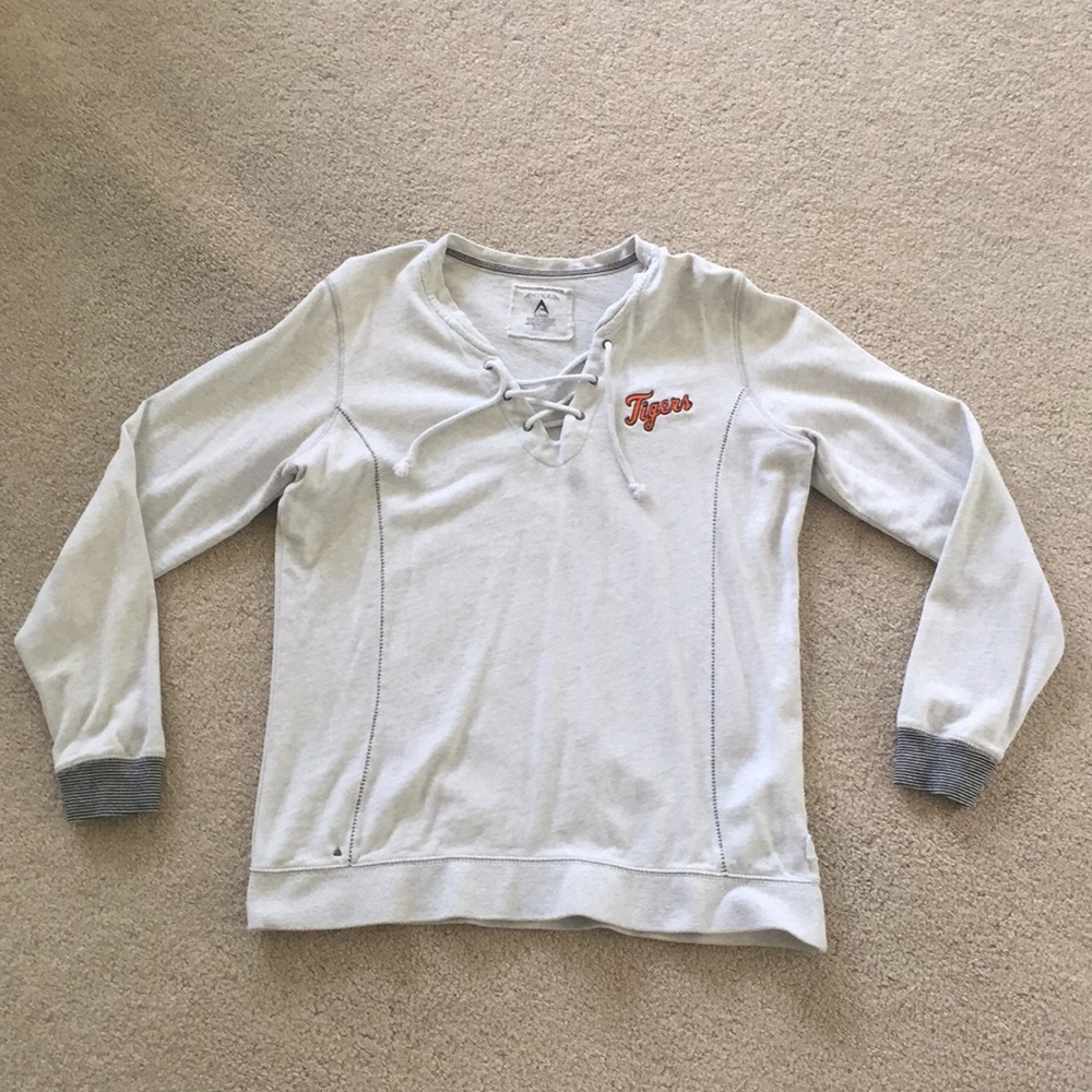Detroit Tigers grey sweatshirt.